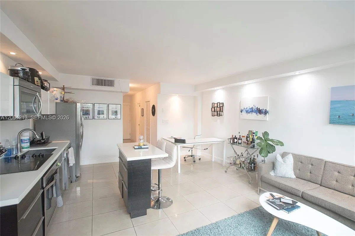 Building Photo - 801 Brickell Bay Dr #363