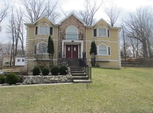 16 Oriole St, Spring Valley, NY 10977