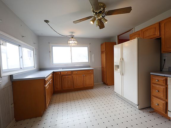 5th image of 704 Lincolnwood Dr