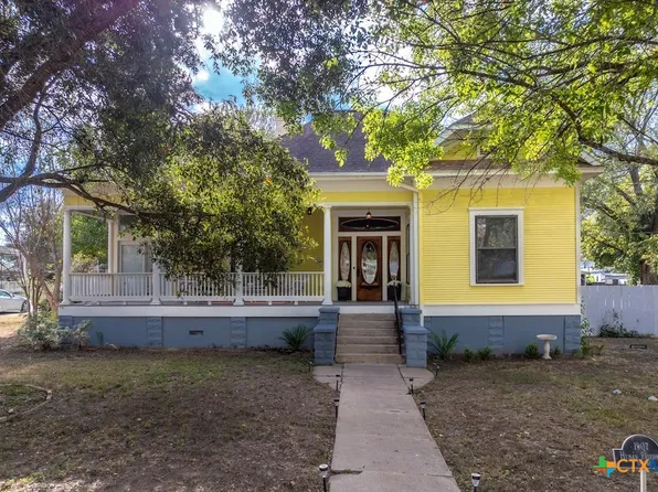 213 Saint James St, Gonzales, TX 78629