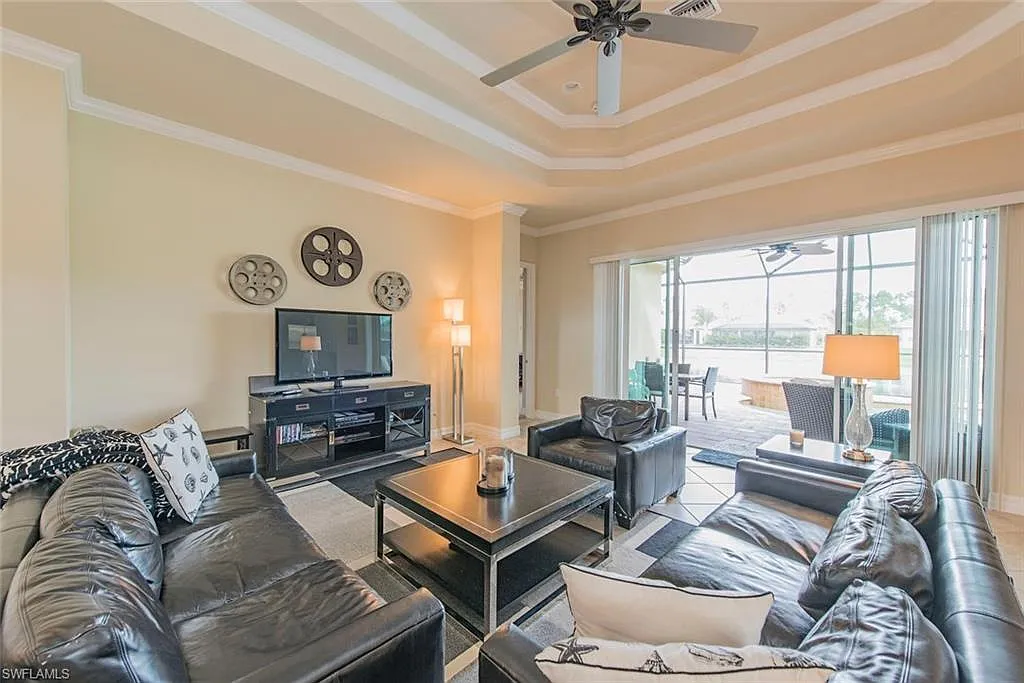 3 bed, 2.0 bath, 2300 sqft, $9,000 — Photo 3