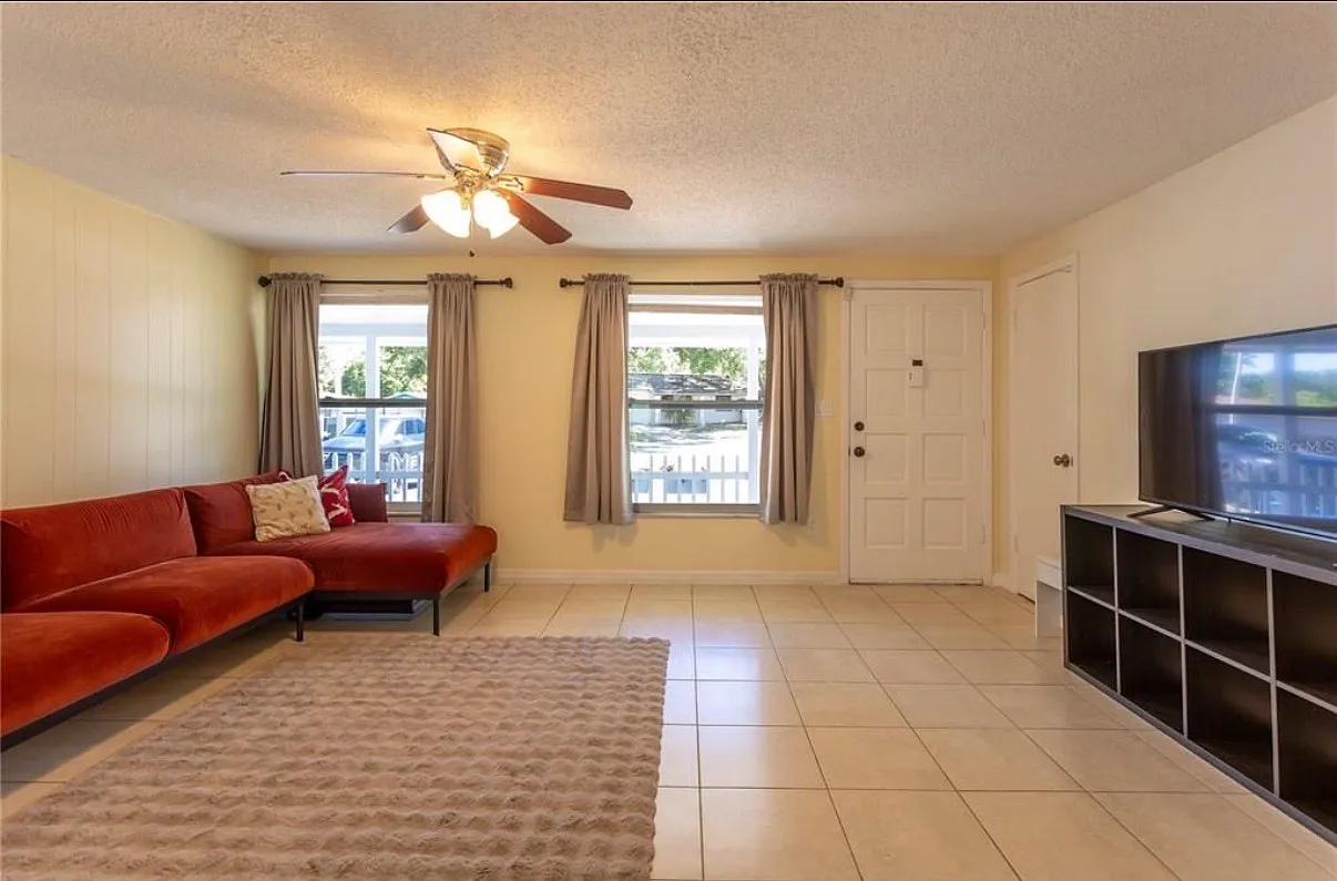 4 bed, 1352 sqft, $2,850 — Photo 4