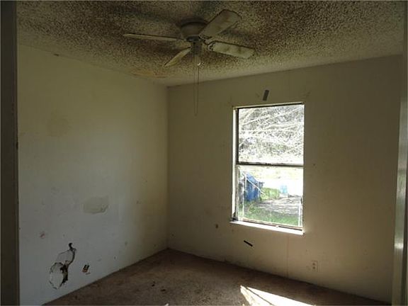 5th image of 2 Carol Ct