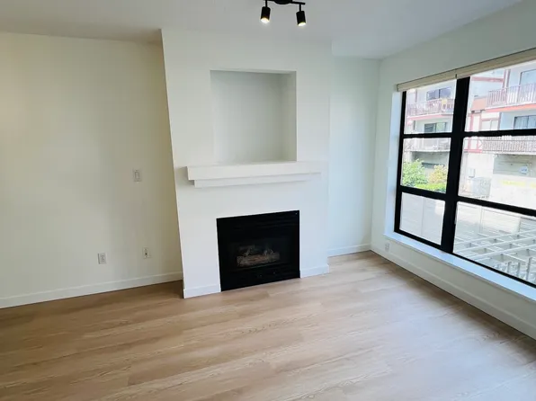 124 3rd St W #306, North Vancouver, BC V7M 1E8