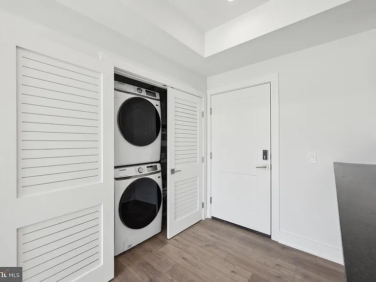 1350 N Front St #203 — Photo 9
