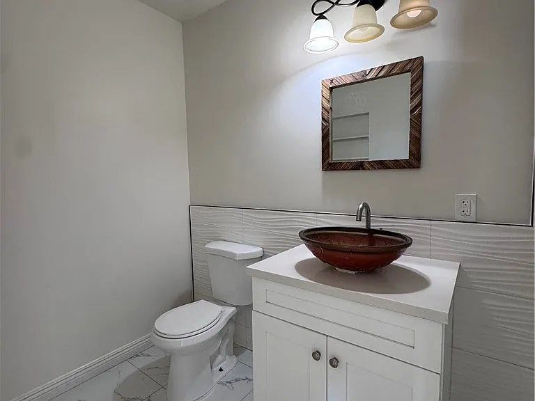 875 W 41st Dr — Photo 10