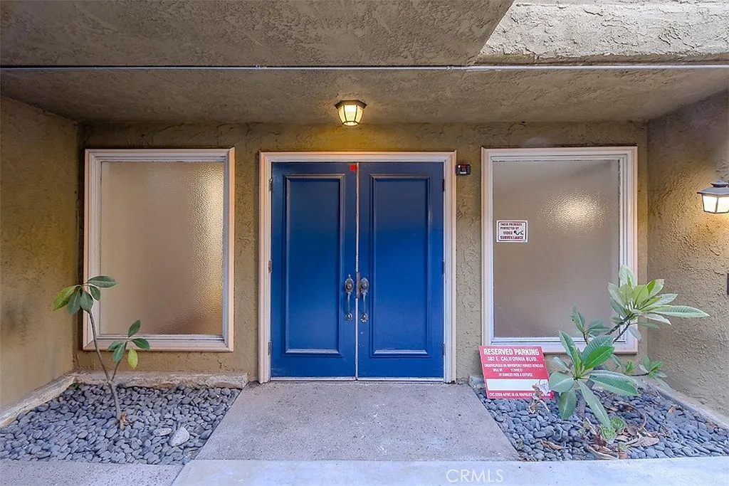 Building Photo - 382 E State St #101