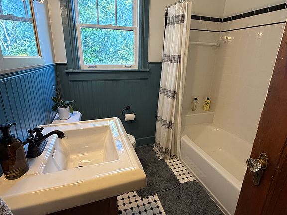 2nd image of 1013 Maynor Ave