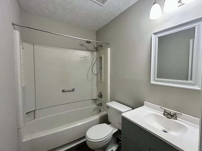 633 Mosswood Ln — Photo 11