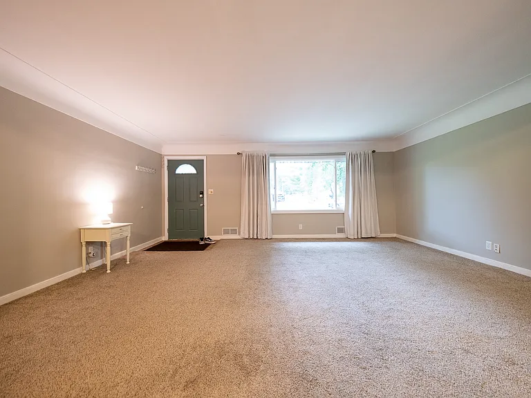 390 66th Ave NE — Photo 5