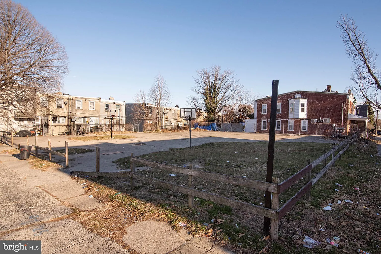 1000 E Woodlawn St photo 1