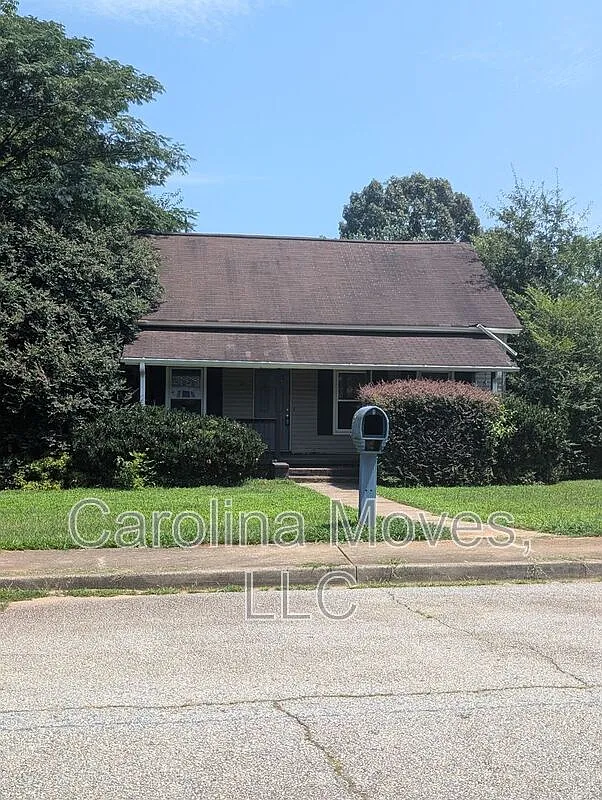3 bed, 2.0 bath, 1400 sqft, $1,795 — Photo 1