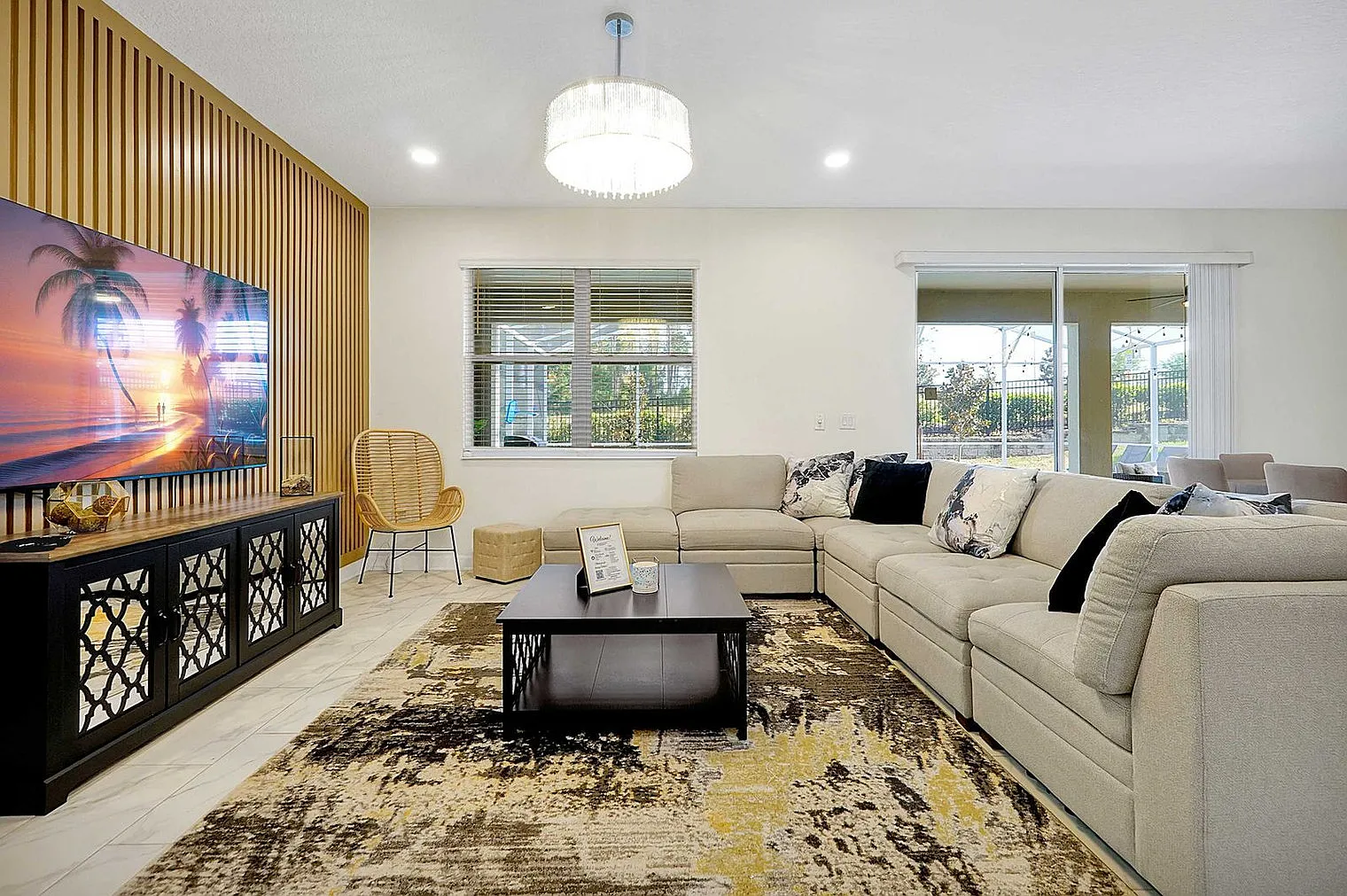 8 bed, 5.0 bath, 4499 sqft, $7,503 — Photo 2