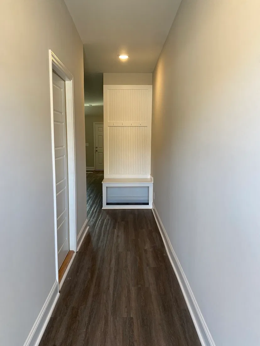 1020 Glenkirk Drive - B — Photo 2