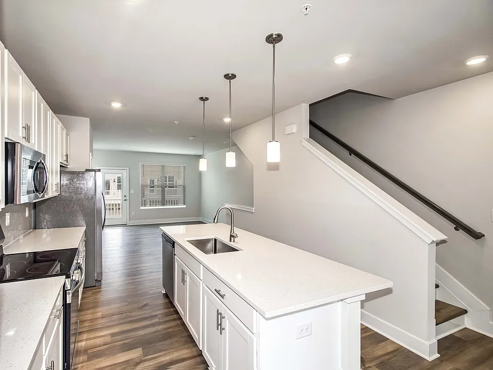 7584 Kemp Ln