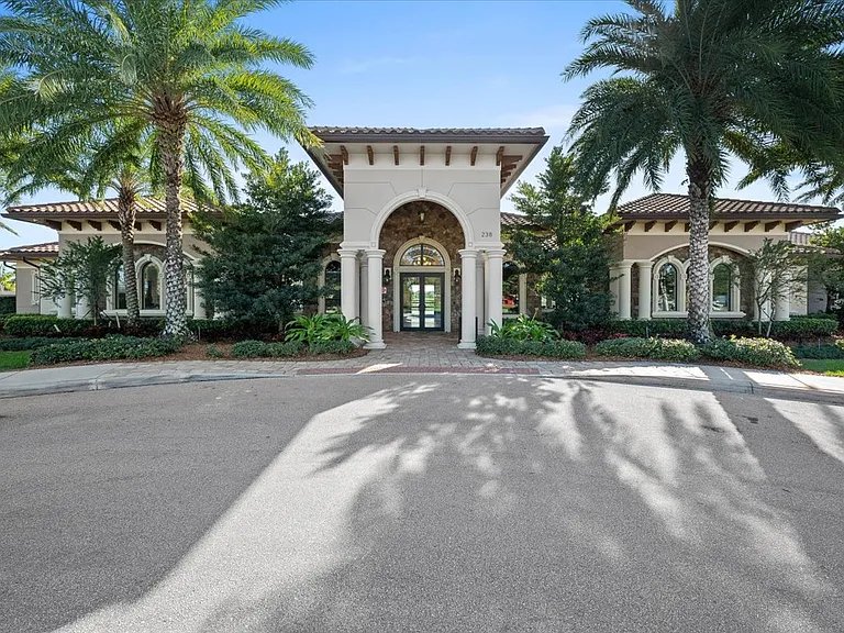 640 SE Monet Dr — Photo 32