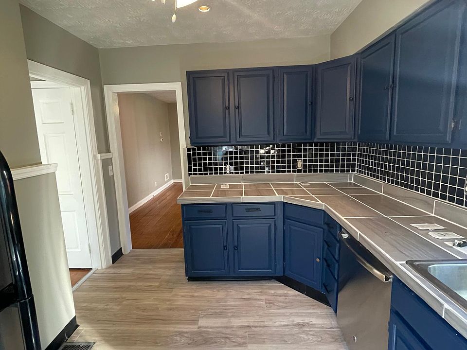 1st image of 1733 Catalina Ave