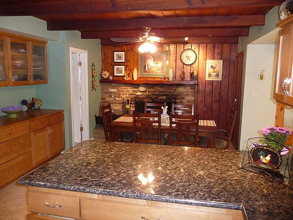 what a dining room - a fireplace! 