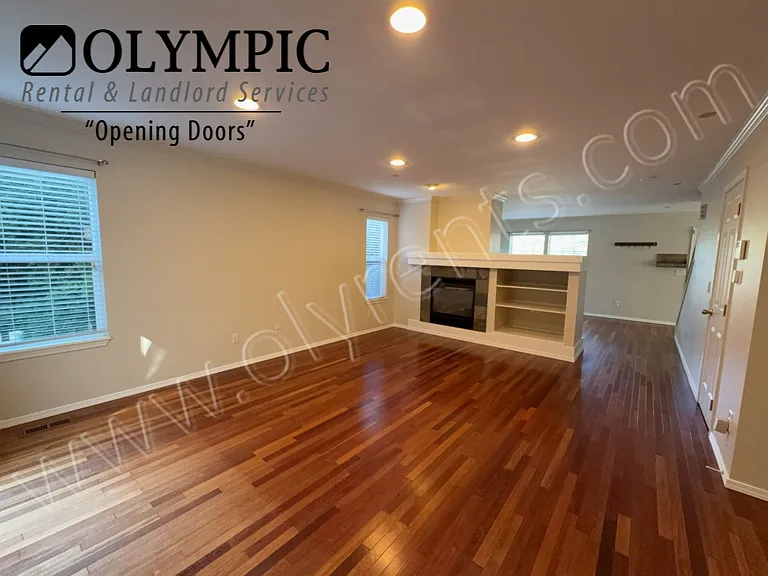 4 Bedroom + Bonus room + easy commute to JBLM — Photo 4