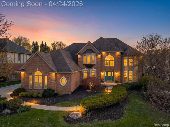 21874 Picadilly Cir, Novi, MI 48375