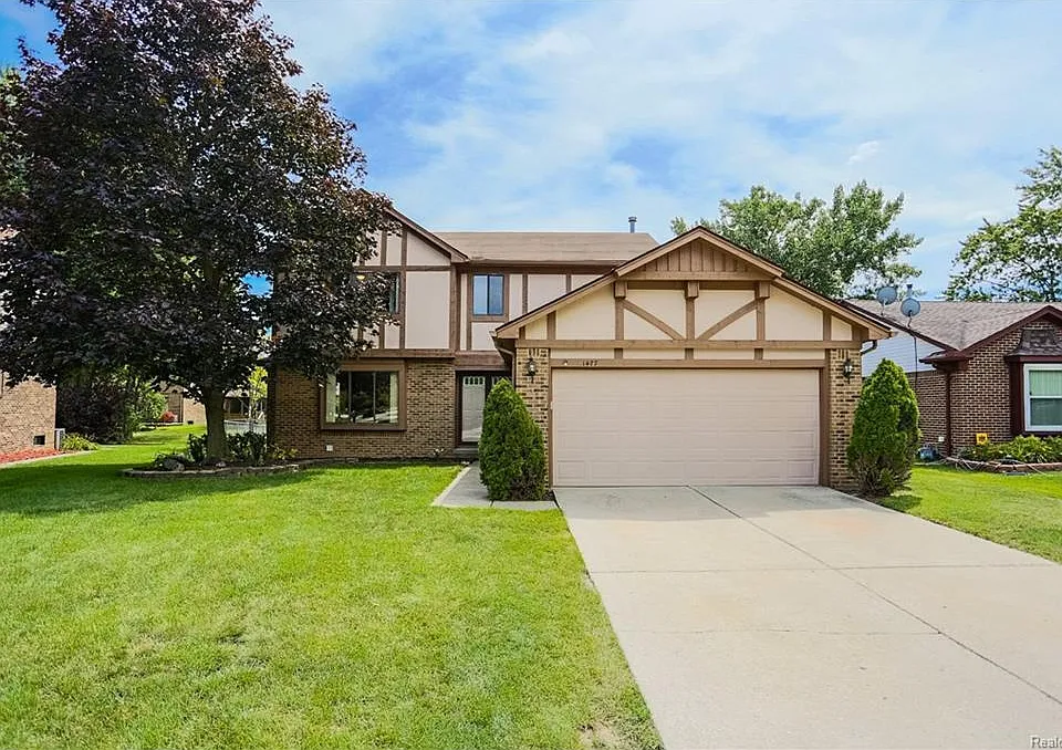 1477 Fairfax Dr