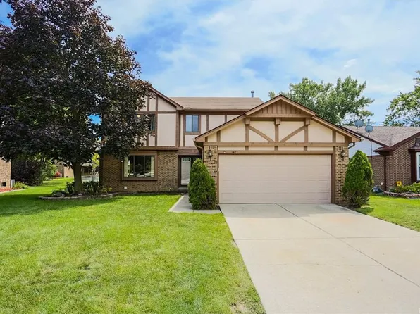 1477 Fairfax Dr, Canton, MI 48188