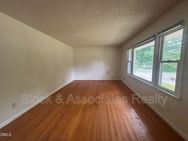 3609 Melrose Dr — Photo 4