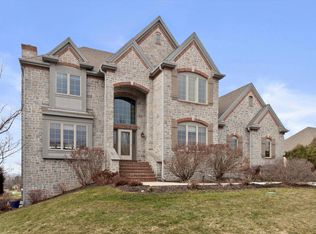 N53W21788 Taylors Woods Dr, Menomonee Falls, WI 53051