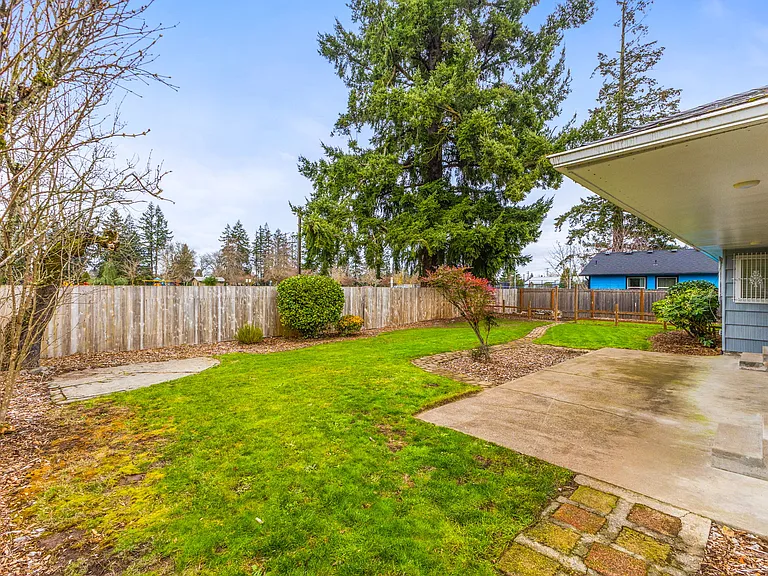 235 Riviera Dr NE — Photo 20