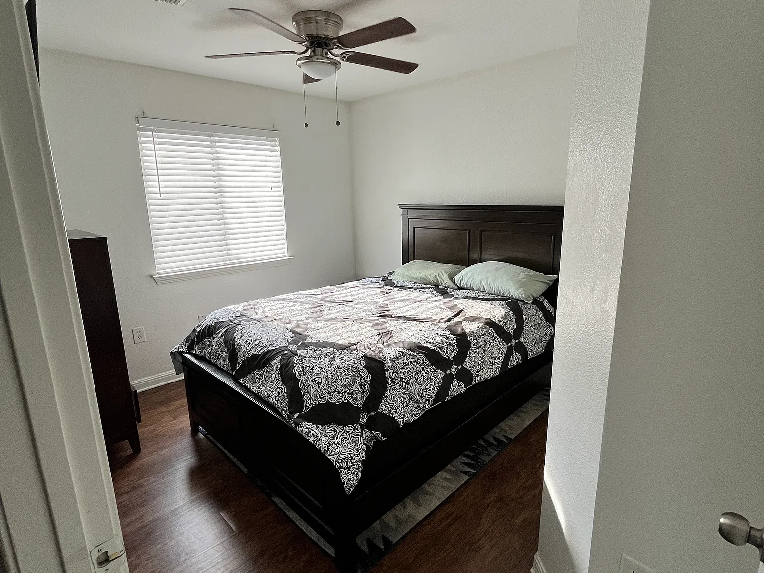 3 bed, 1184 sqft, $550 — Photo 2