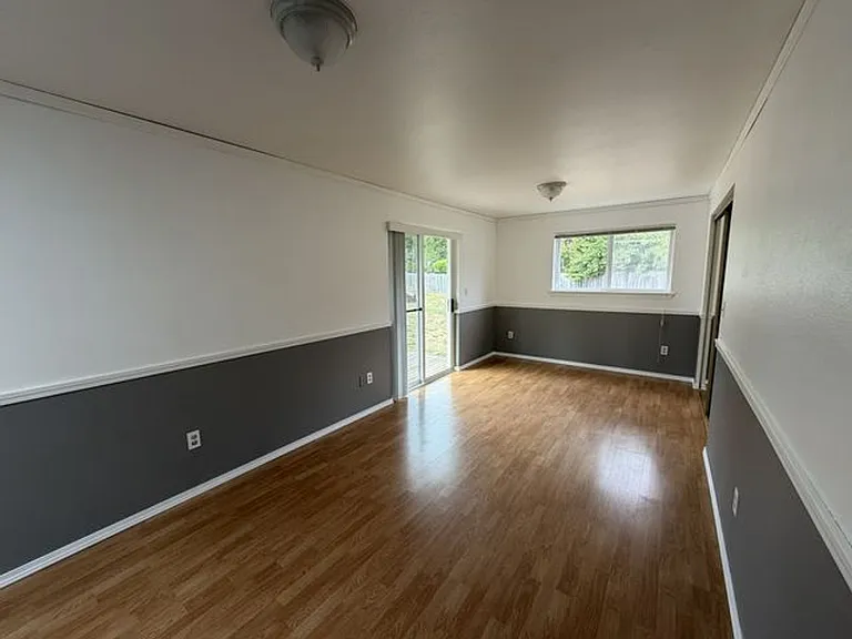 100 W Robert Pl — Photo 11