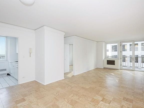3rd image of 230 W 55th St APT 26B