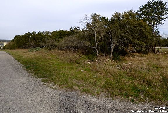 5th image of 520 Carpenter Dr