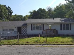303 Woodland Ave, Smithville, MO 64089