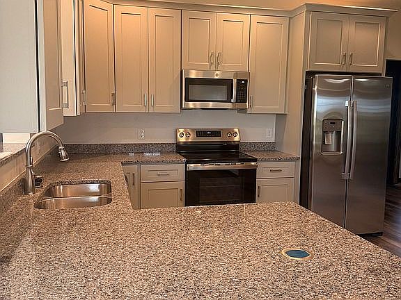 5th image of 107 Southern Heights Cir