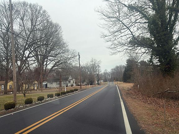 4th image of 101 Laurel Heights Dr