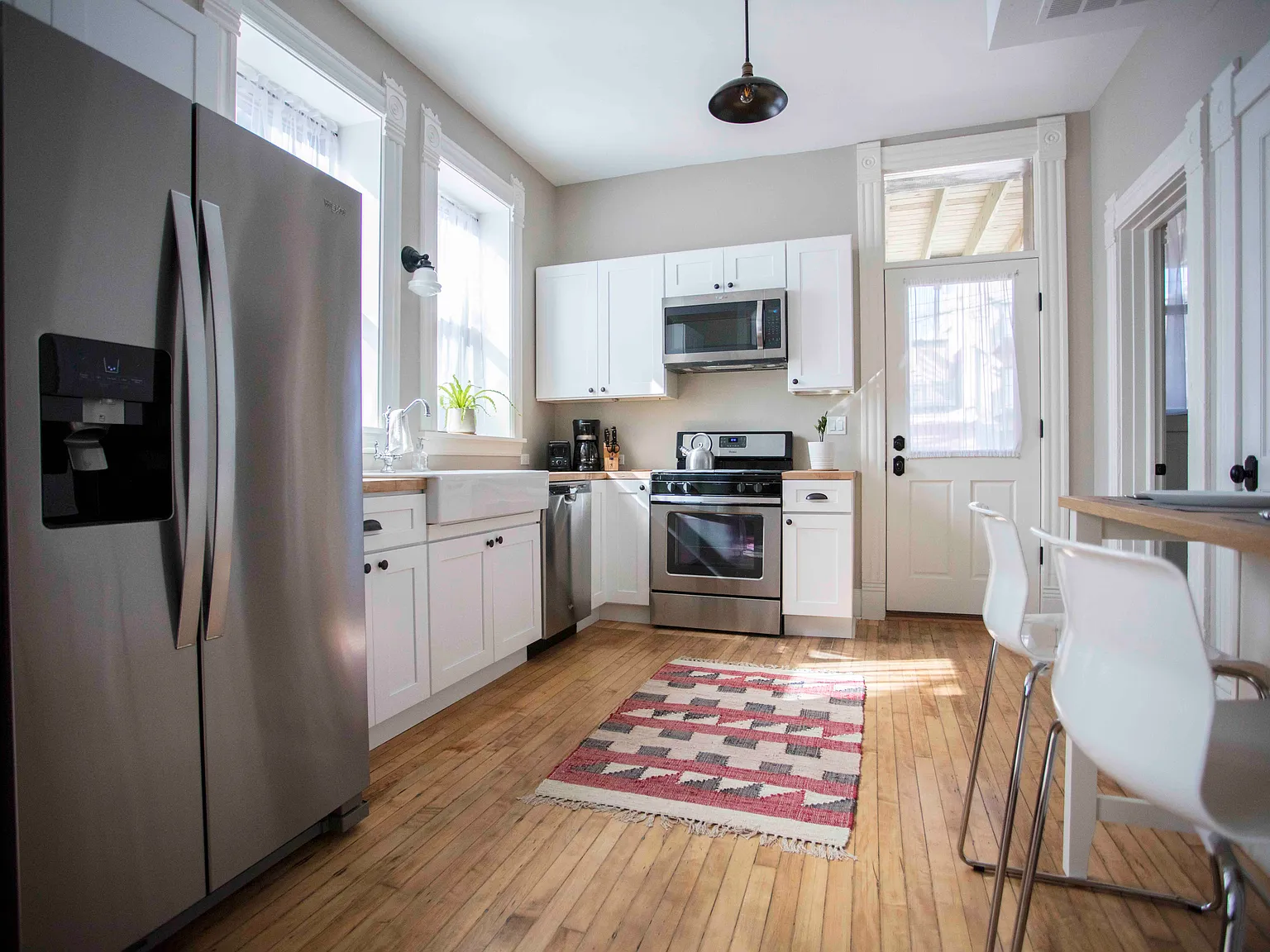 2 bed, 800 sqft, $1,850 — Photo 3