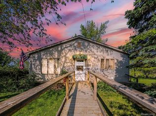 18475 Harbin Rd, Brownstown, MI 48173