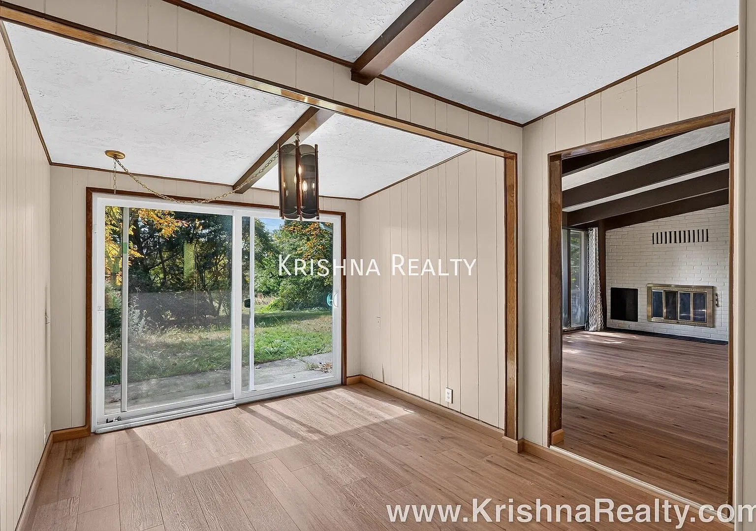 *Lots Of Updates* Charming Mid-Century Modern Ranch | 3 Bed | 2 Bath | One-Level Living | Prime C... — Photo 2