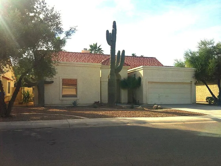 1249 E Laurel Ave — Photo 1