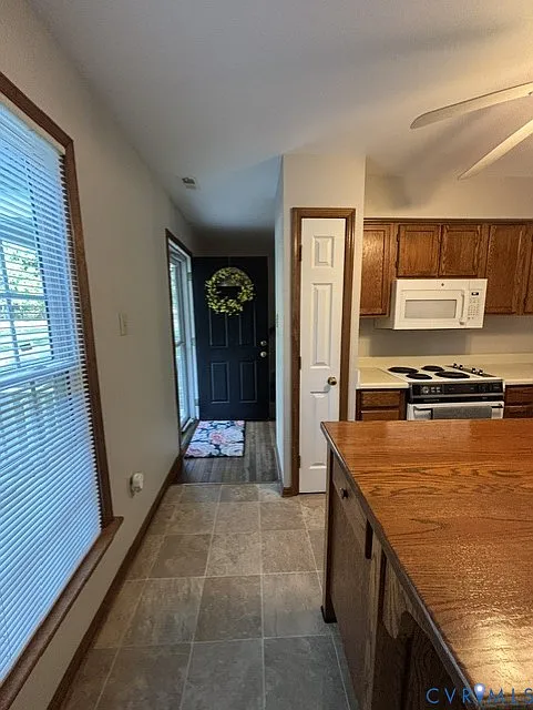 3 bed, 2.0 bath, 1332 sqft, $2,350 — Photo 3