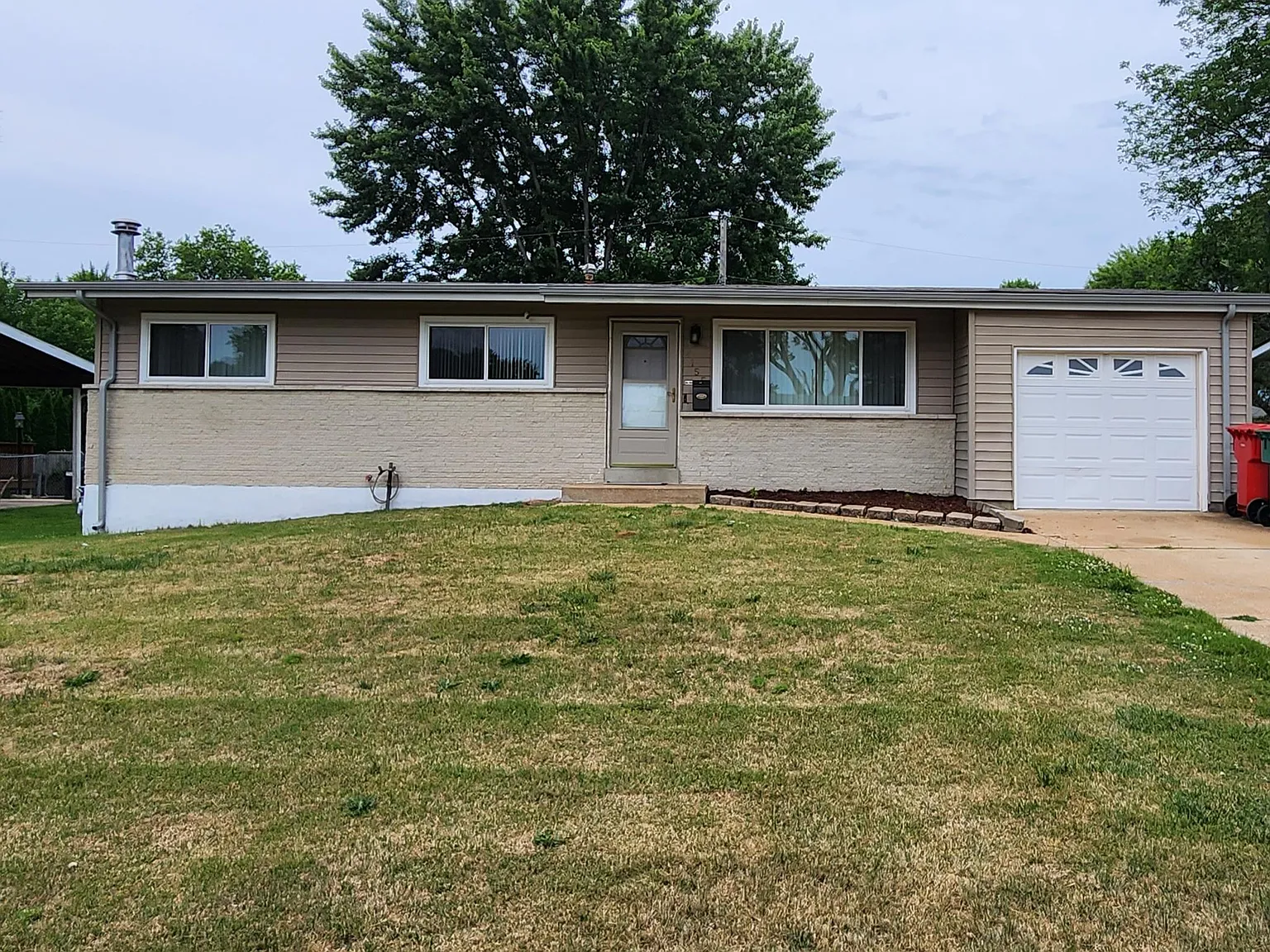 3 bed, 1040 sqft, $1,825 — Photo 1