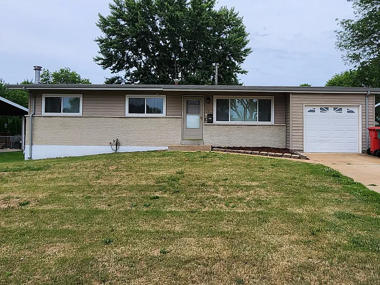 2155 Oriole Dr — Photo 1