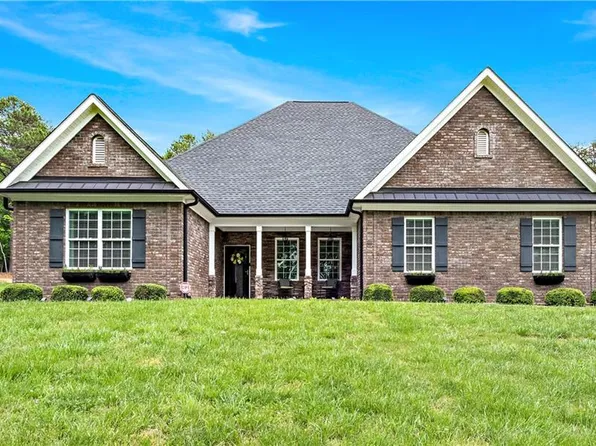 7567 Thriftwood Ct, Lewisville, NC 27023