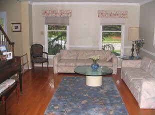Living room w/crown molding,recessed lights