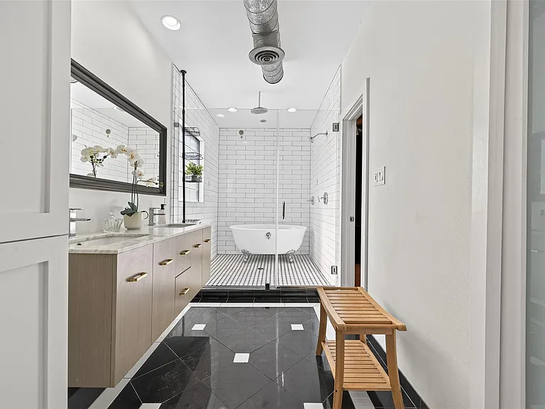 708 W Clay St — Photo 32