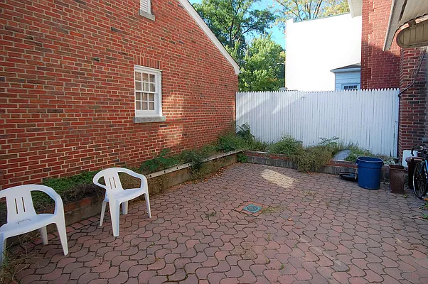 Rented by Re/Max In The City | media 14