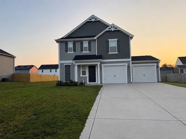 1721 Ennismore Rd, Hope Mills, NC 28348