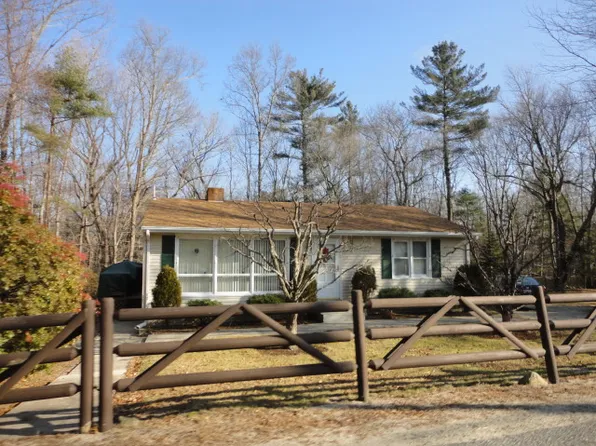 20 Paris Olney Hopkins Rd, Foster, RI 02825