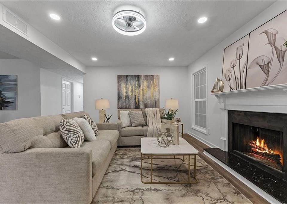 1st image of 9404 Cypress Ln